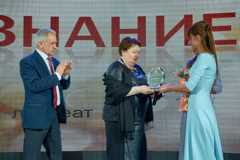 Под овации зала приз в этой номинации был вручен генеральному директору компании «Совер-М» Виктории Лениновне Чижовой