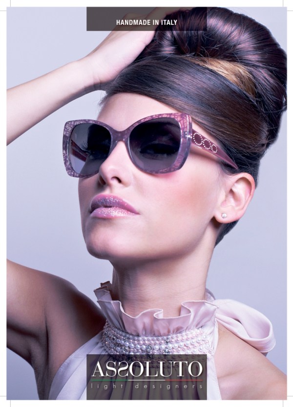 Коллекция оправ и солнцезащитных очков ASSOLUTO предназначена исключительно для женщин
